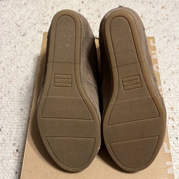 TOMS Desert Wedge Bootie Suede Beige Tan Womens Size 5.5 New In Box NWB - Picture 3 of 4